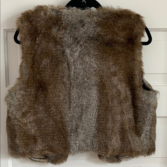 Faux Fur Vest - Picture 3 of 4